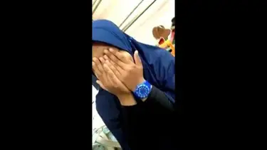 Gadis Cantik Pasrah Goyang Kasur Wet Oil