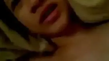 Tante Cantik Pasrah Goyang Kasur Mantap Crot